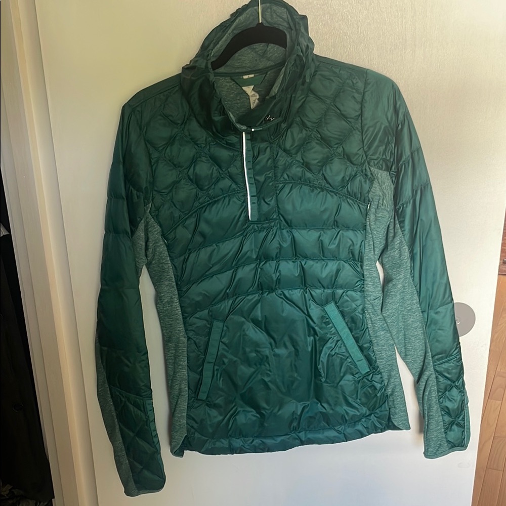 Lululemon Athletica Green Puffer Jacket with Quilted Design
